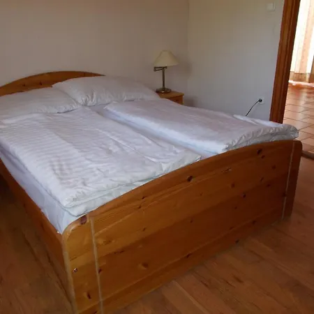 Apartment Liliom Apartmanhaz Kehidakustany