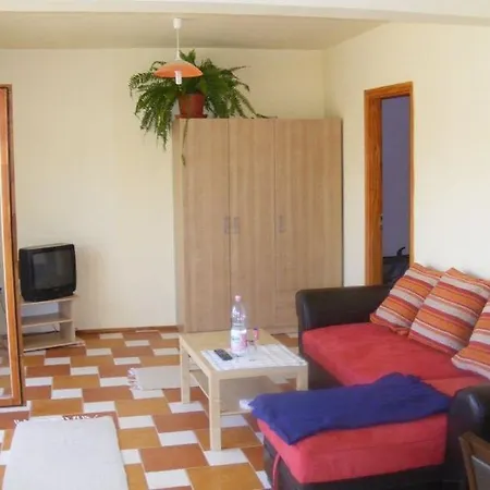 Liliom Apartmanhaz *